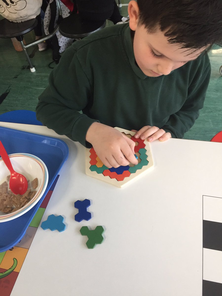 EARamsay_teach's tweet photo. Perseverance at BreakfastClub this morning... @KnightsridgePr1 #KPSValues #Perseverance ππ https://t.co/Hb3qGB9wLf