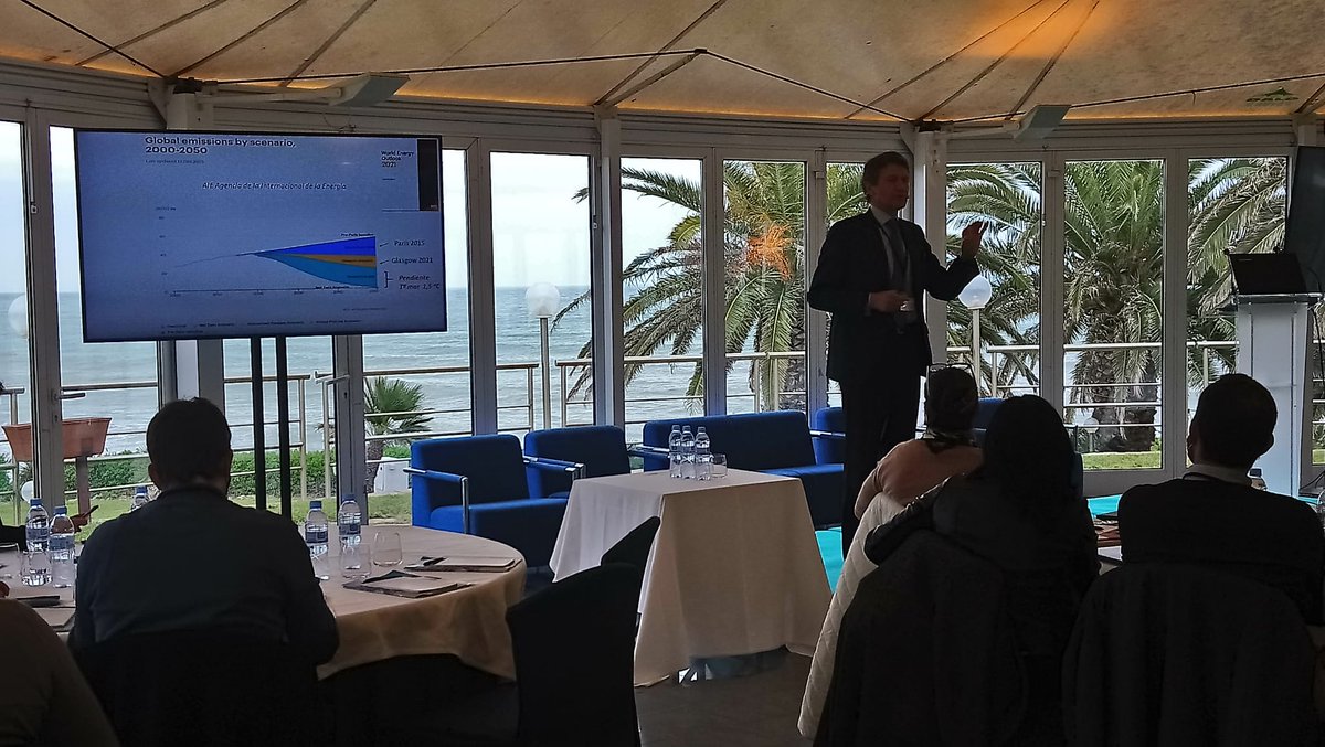 clusterEE's tweet photo. Federico de la Hoz, senior Advisor de @InnoEnergyEU, comença la conferència inaugural de la IV Immersió Estratègica parlant sobre reptes de futur en el sector de l’energia. #IE22 https://t.co/lbu4fuzBMO