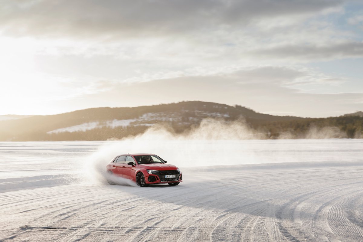 The all-wheel-drive system is one of the core areas of expertise of the four rings and represents optimum traction on any surface. The Quattro drive system is used in conjunction with the RS Torque Splitter for the first time in the Audi RS 3. Drifting in an all-wheel-drive car? https://t.co/9wylIanczq