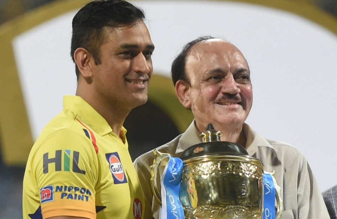 Invisible_Boy_7's tweet photo. Oh Captain, My Captain 😭💔
My Heart Is Not Accepting This 😔

You Are Our Emotion Man #ThankYouMSDhoni #MSDhoni #Jadeja #CSK𓃬 @msdhoni @ChennaiIPL https://t.co/wdhiYimfqQ