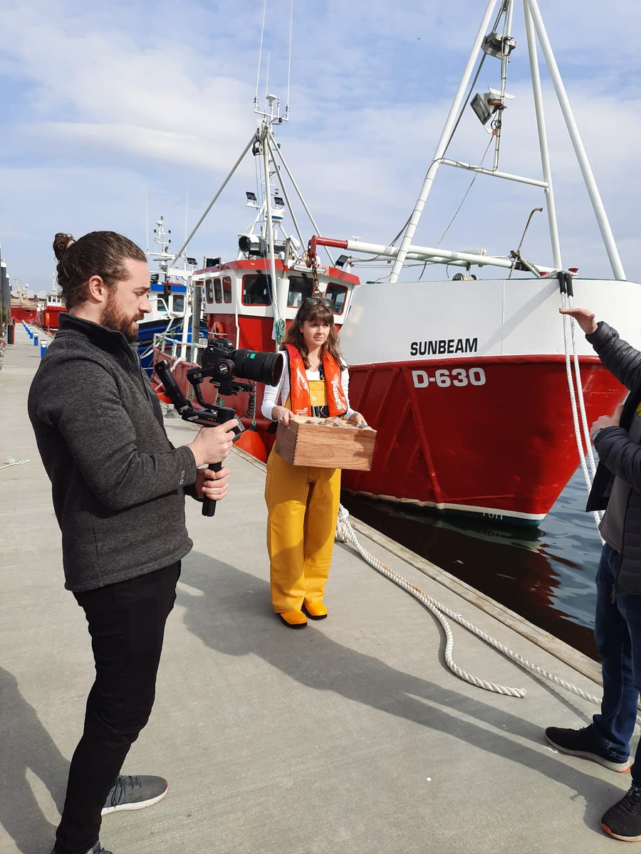shinesseafood's tweet photo. Behind the scenes . . .
#doingmybest #filming #work #notcutoutforthis https://t.co/ZIOrHr0zyL