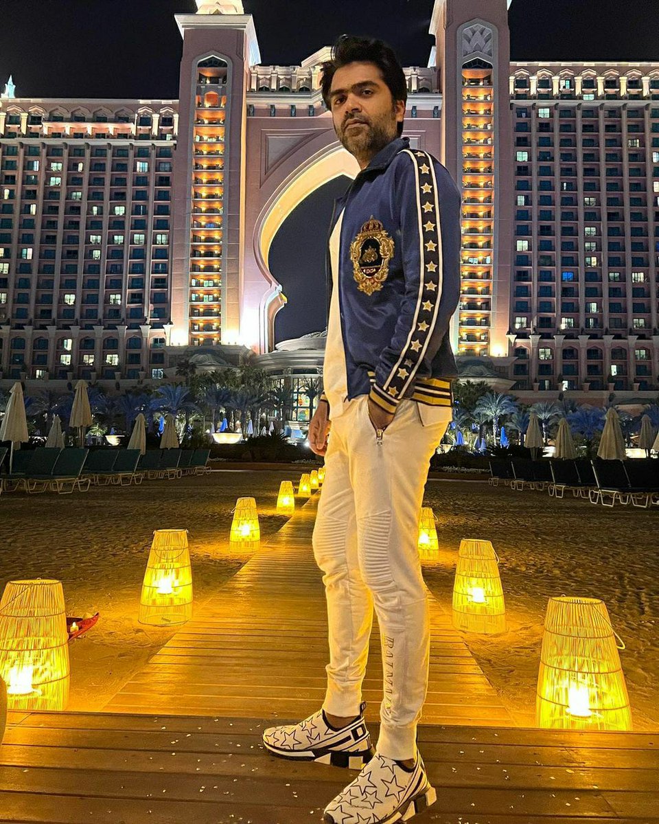 shorajbollywood's tweet image. Dapper alert! Here&apos;s a page from Maanadu star @silambarasantrofficial &apos;s Dubai diaries

#SilambarasanTR #Simbu #Dappervibes #Beatingmidweekblues #Throwbackthursday