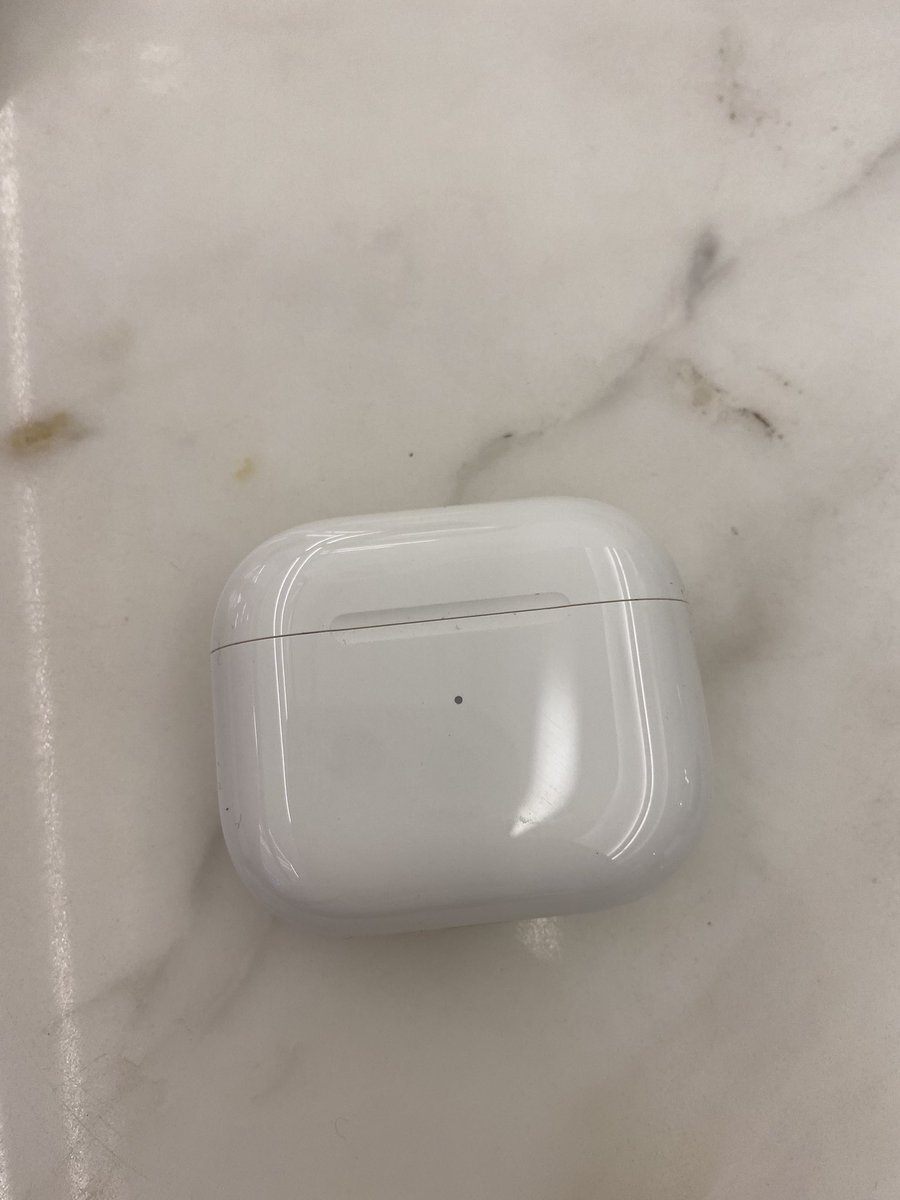 ccccmmmvv's tweet photo. ขาย airpod gen3 kaa ซื้อมาได้3 เดือนไม่ค่อยได้ใช้ 6,790฿ ขาย6000ถ้วนค้าบ ลดได้นิดหน่อย ส่งฟรี เอาเคสไปด้วยเลย2อัน #airpodsมือ2 #airpodsมือสอง  #airpodgen3 #ขายแอร์พอด https://t.co/o6taPMFZwP