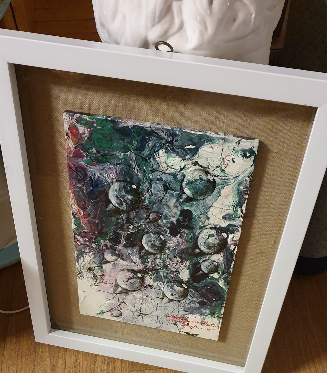 또다른 Intention unintention

소용돌이치는 물감의 바다에 맺인 물방울은 마치 실제같습니다

오늘따라 화백님은 더욱 비협조적이십니다:/

분명.. 어디에 있을텐데..