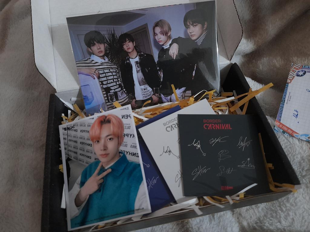 kjs_sjy_kdh's tweet photo. #GagoMayParcelUlitSiGab

hi @heeheaves ! thank you so much for these free postcards, ang lakas ng sparks ng heeyunwonki postcard JDVAUSVQUQJ thank you talagaaa
#HEE_SOLD https://t.co/V5whqZO39s