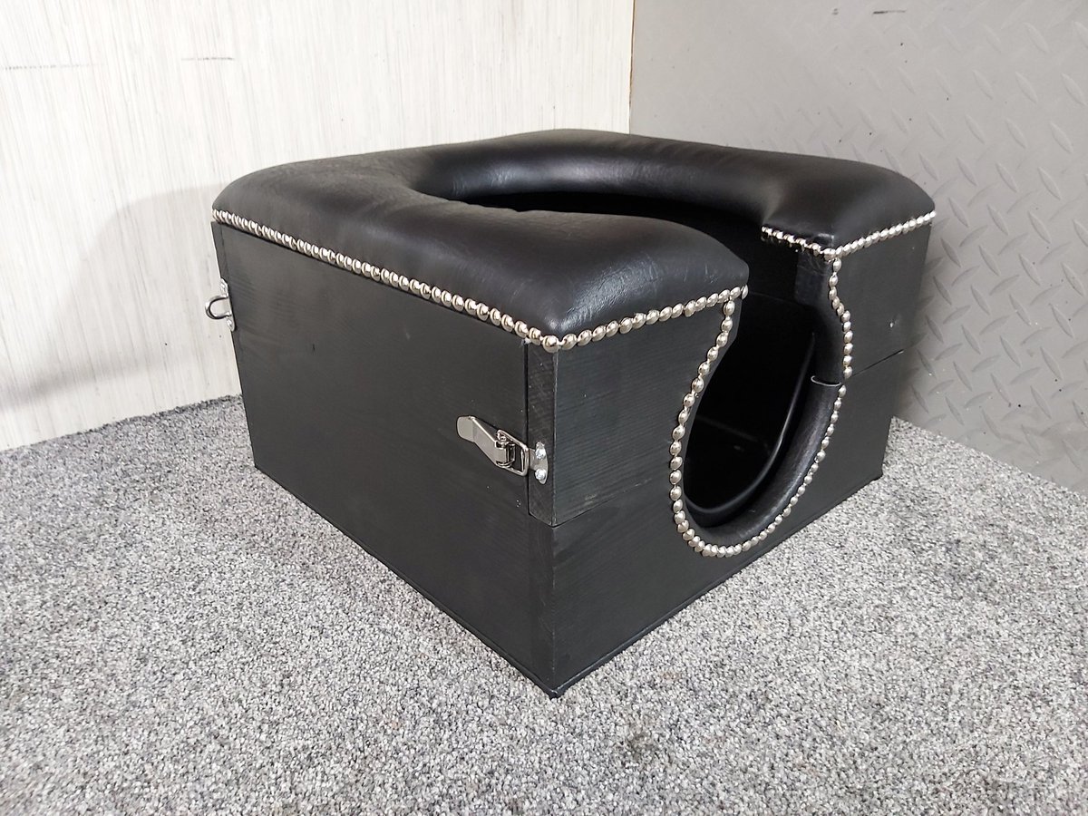 ExcelMiv's tweet photo. End of month special, 
Horse shoe smother box, 
£125.
Including free UK mainland delivery please message on 07875375869. Many thanks https://t.co/Y3riCWPjCj