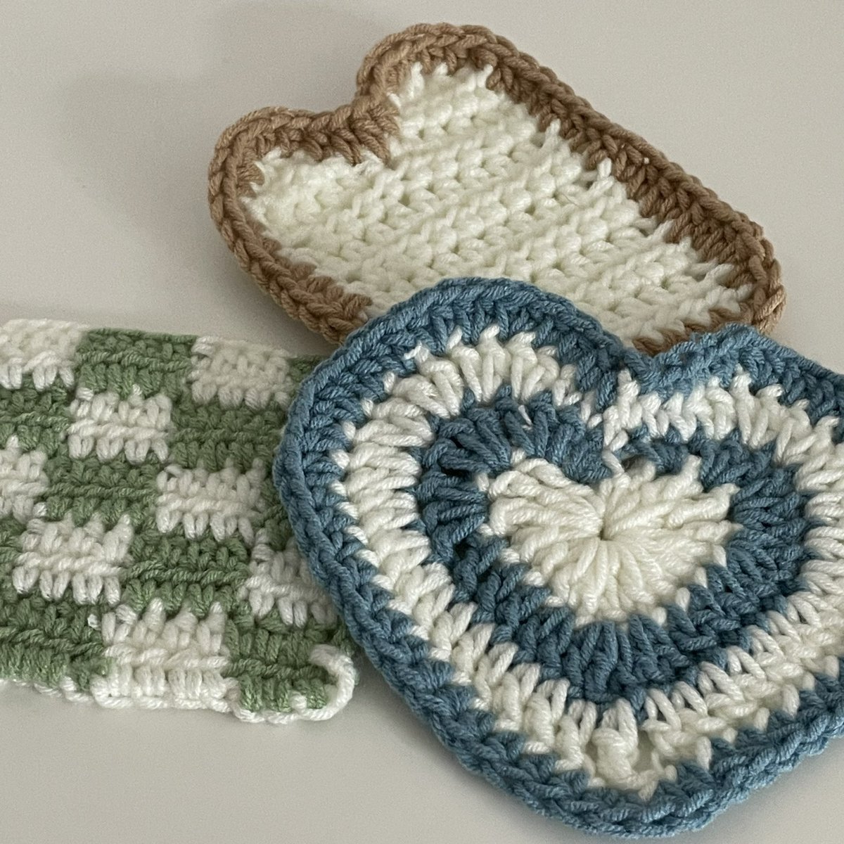 KAH0YZ_'s tweet photo. made sum coasters :D https://t.co/AziPHX43YV