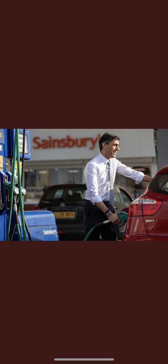 RobSyme90's tweet photo. ‘Can you get the Chauffeur to move the limo please?’ https://t.co/3VrzgoXXeH