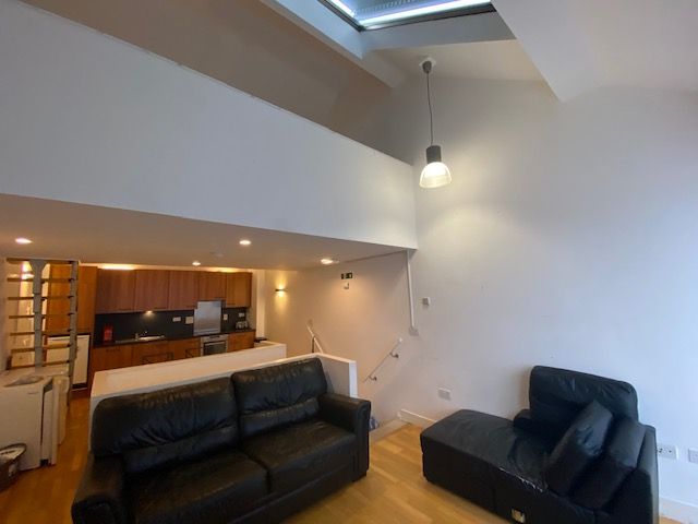 VPALTD's tweet photo. New to market - 4 Bed Semi-Detached House, Cable Yard, £1,700pcm. View details: https://t.co/mcSpKzpkZ7 https://t.co/O5Y1Y6EiPF