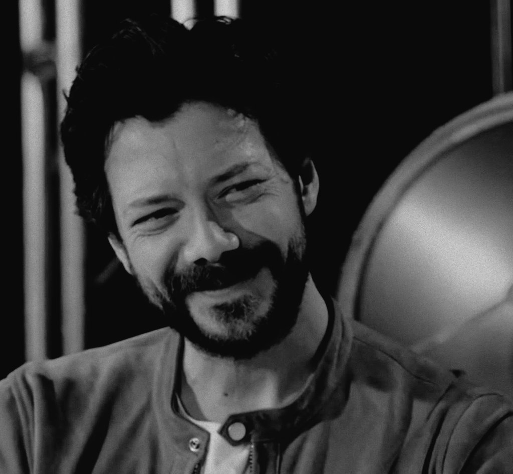 adri_loves_itzi's tweet photo. One day I looked at you, and it suddenly occurred to me how beautiful your smile was.

I heard music in your laughter; I saw poetry in your words.

The second I tried to tell myself I wasn't in love was the moment I realised I was. https://t.co/G7RFXzvRO4