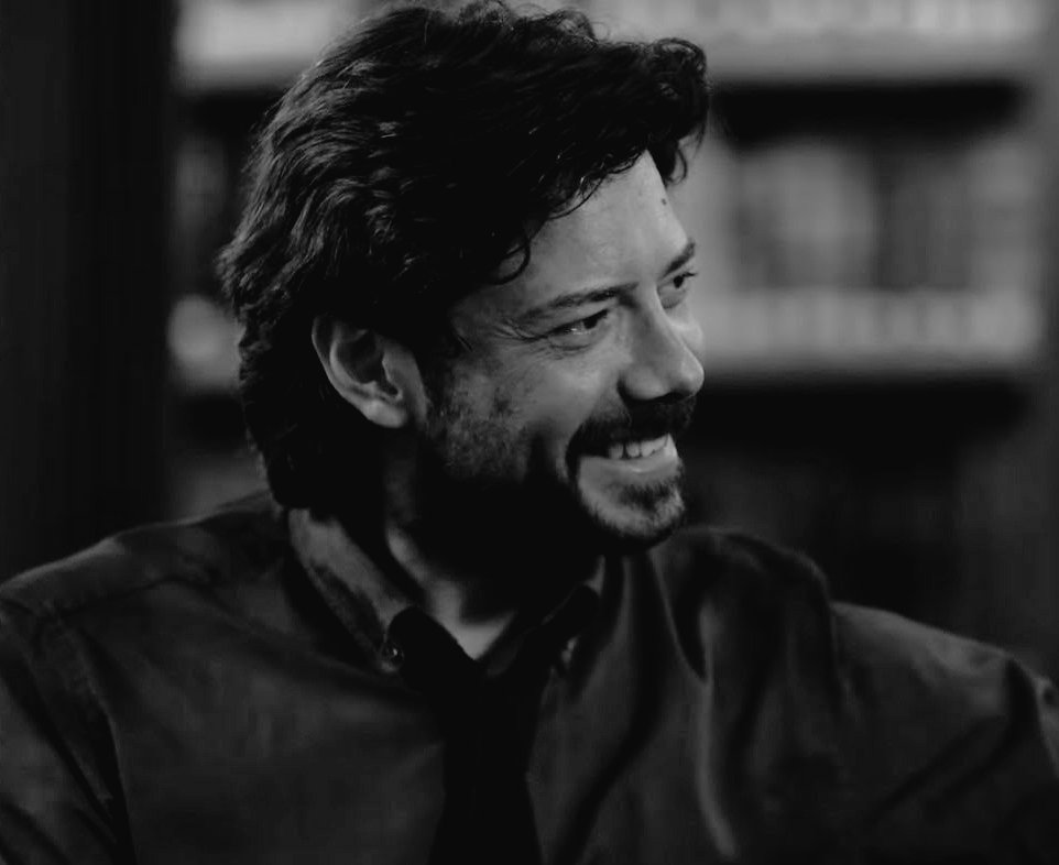 adri_loves_itzi's tweet photo. One day I looked at you, and it suddenly occurred to me how beautiful your smile was.

I heard music in your laughter; I saw poetry in your words.

The second I tried to tell myself I wasn't in love was the moment I realised I was. https://t.co/G7RFXzvRO4