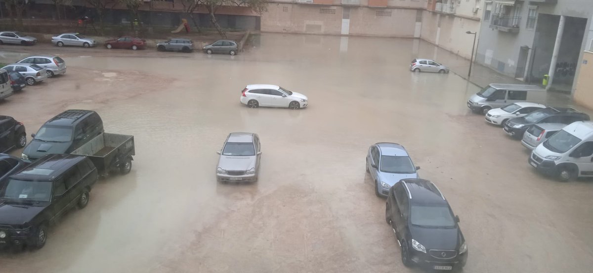 Hola <a href="/joanribo/">Joan Ribó</a> <a href="/SanGomezLopez/">Sandra Gómez/💜</a> , como estais??, aquí os enviamos la foto de nuestra"piscina"particular,😟😟😜