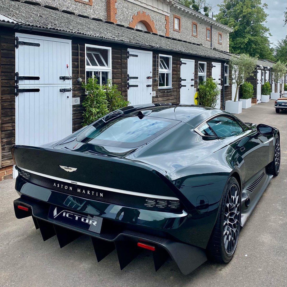 autoshopstroud's tweet photo. If Aston’s most technologically advanced models were blended with some of the brand’s classic design cues of the 70s and 80s, this is how it would look: the one-off Victor 🧩🧩

#victor #astonmartinvictor #astonvictor #aston #astonmartin #details #autoshopstroud https://t.co/WQxXneQY0k