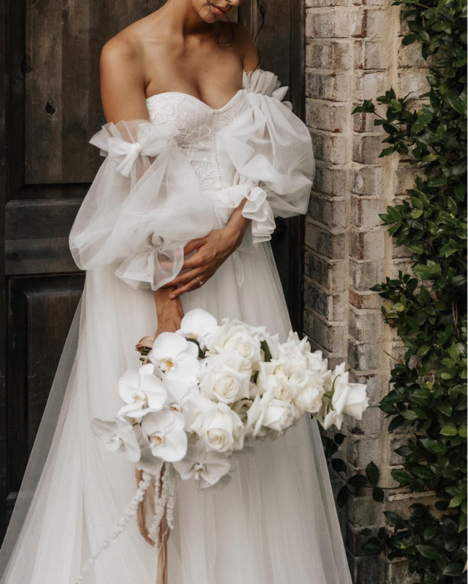 EventPlannerPH's tweet photo. Blushing white roses, and a bride dressed in layers of delicate tulle and lace. We're falling hard for this cottage core bridal look. 🤍

https://t.co/ULguznYDan 

📷 @by.colette.photo
.
.
.
.
.
#weddingplannerph #weddingideas https://t.co/56SemebZRO