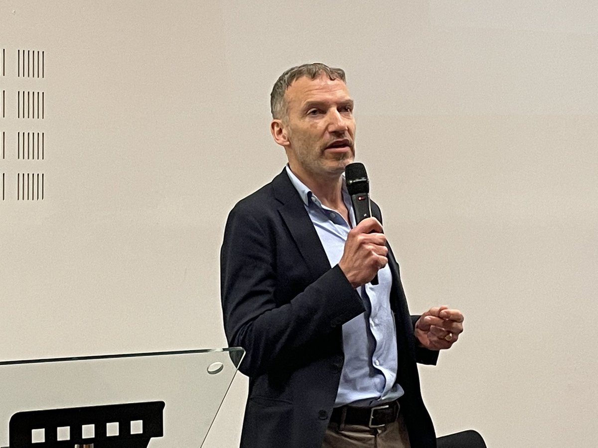 1ère table ronde: « Gestion et sobriété : propositions de contextualisation » autour de #Gabriel Morin @largepa <a href="/AssasUniversite/">Panthéon-Assas université</a> <a href="/LaurentAssouly/">Assouly Laurent</a>  doctorant au @largepa, le professeur #Laurent Stimec <a href="/IAEnantes/">IAE Nantes</a> , #Marie-Catherine Pasquier  <a href="/ParisESB/">Paris</a>