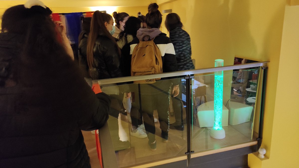 gregorioferva's tweet photo. Aprovechamos la visita con el grupo de #1ªEducaciónInfantil a Hermex para conocer múltiples equipamientos educativos, materiales didácticos, juegos para trabajar en el aula...Las orientaciones de Olga nos permiten consolidar nuestros aprendizajes. ¡Gracias! @HermexIberica #EDINGF https://t.co/9melI4WmBH