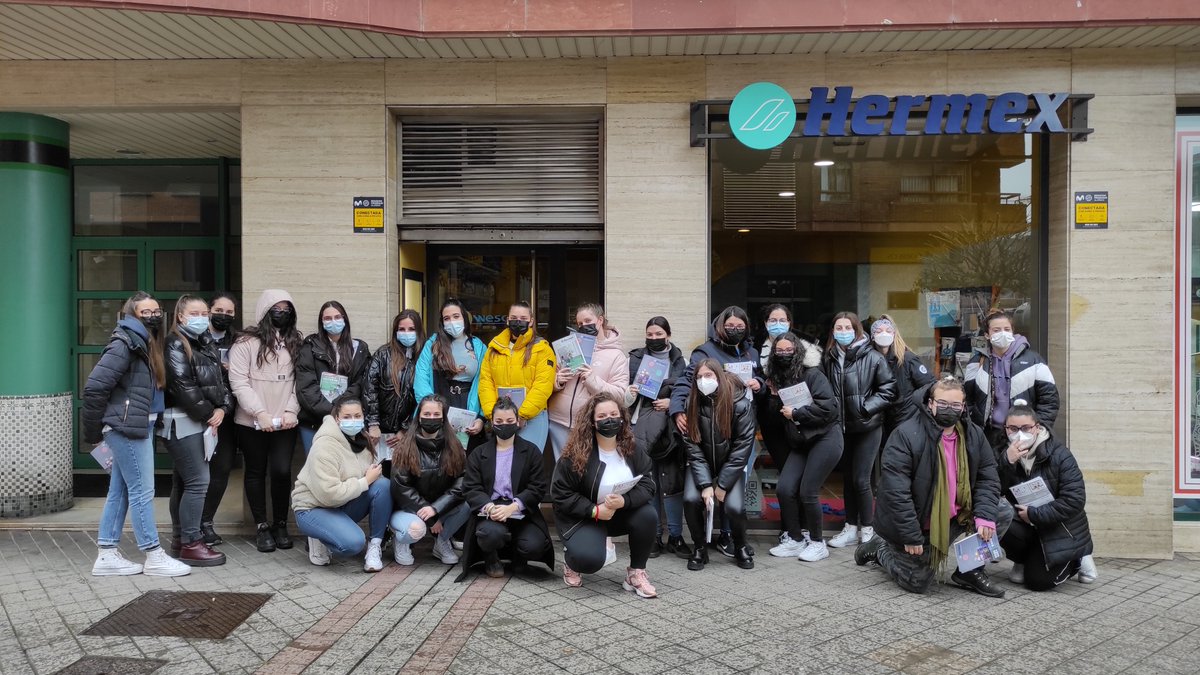 gregorioferva's tweet photo. Aprovechamos la visita con el grupo de #1ªEducaciónInfantil a Hermex para conocer múltiples equipamientos educativos, materiales didácticos, juegos para trabajar en el aula...Las orientaciones de Olga nos permiten consolidar nuestros aprendizajes. ¡Gracias! @HermexIberica #EDINGF https://t.co/9melI4WmBH