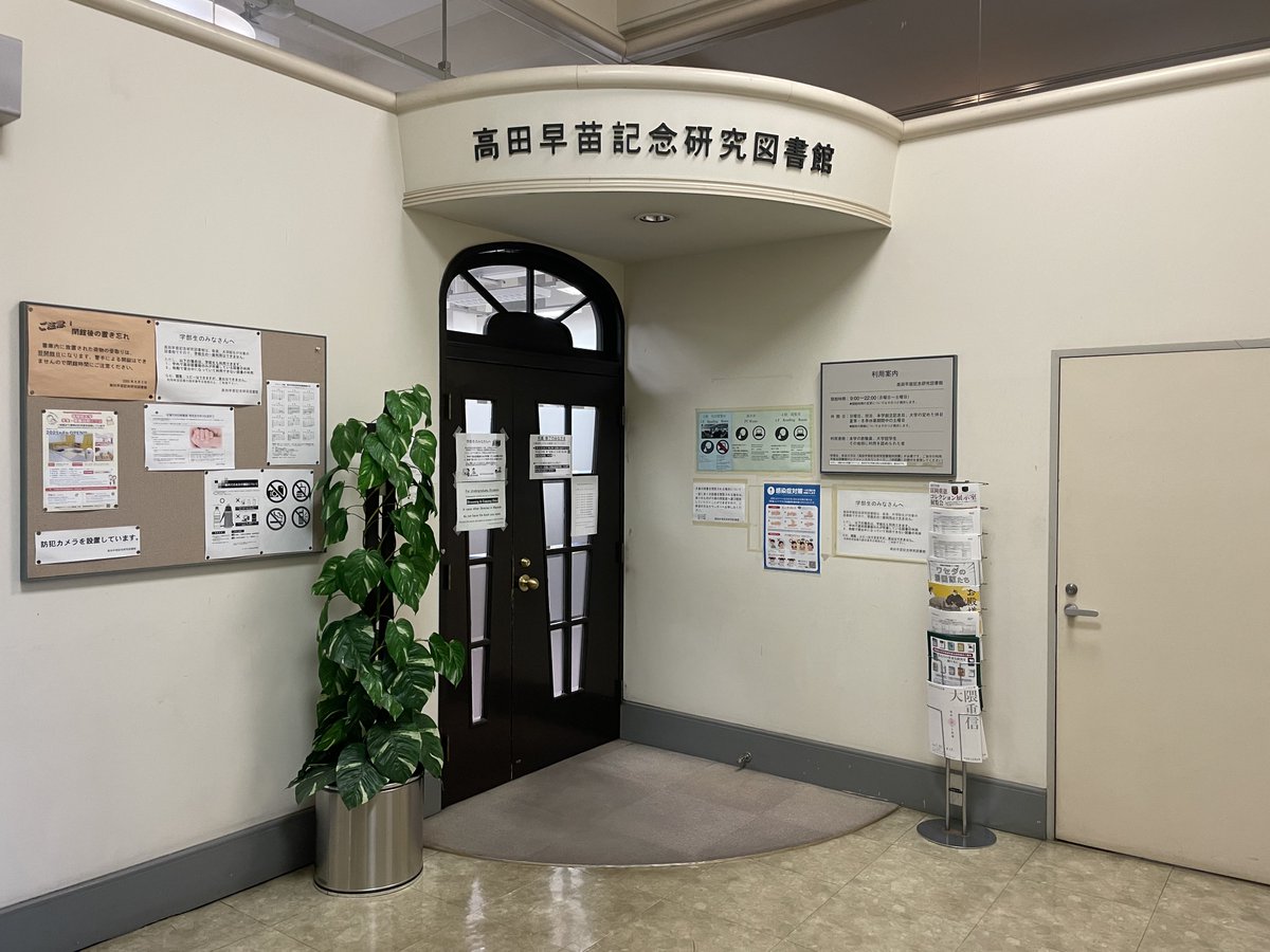 バリアフリーとはほど遠い、階段でしか行けない,バリアフル