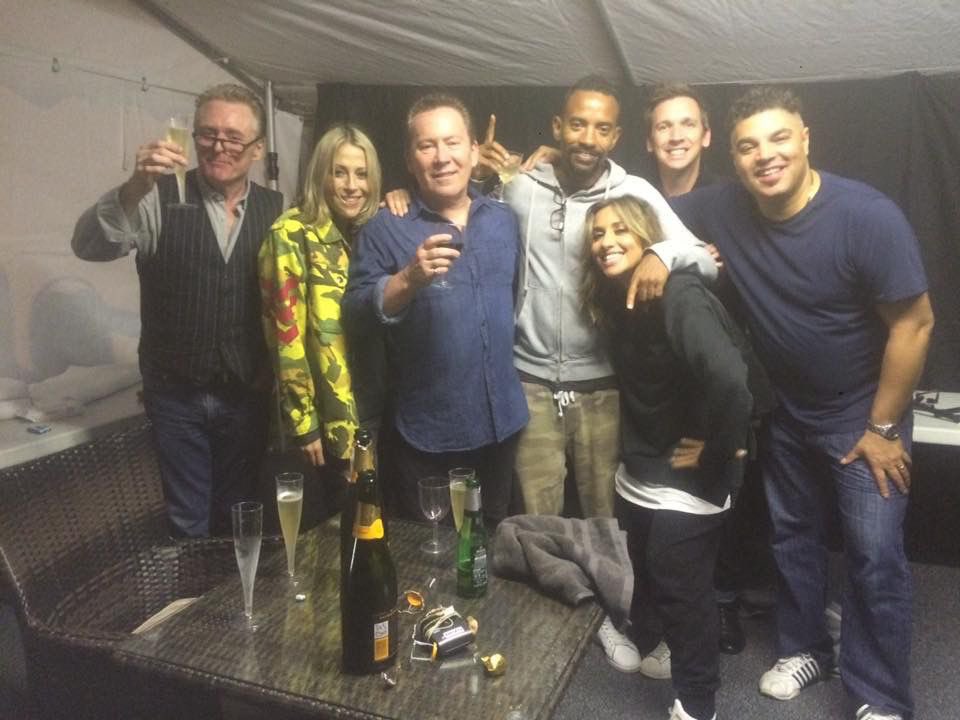 UB40OFFICIAL's tweet photo. Throwback to this great backstage shot of when the 'All Saints' supported us, at Newton Abbot racecourse back in 2017!
@allsaintsoffic
Big Love
UB40
#UB40 #Throwback #ThrowbackThursday #RobinCampbell #RedRedWine #briantravers #ripbriantravers #martinmeredith #laurenceparry https://t.co/y1ldDAXGxG