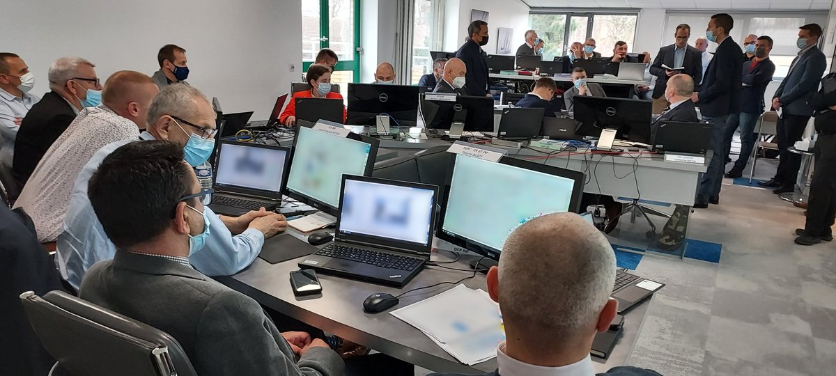 COM_ECIA's tweet image. [#SCORPION]Le LCS organise et anime SCORPION304, un exercice de doctrine exploratoire.
But : expérimenter en wargaming les gains tactiques de l’emploi massif d’unités robotisées et robotiques au moyen de jeux de rôle et de simulation.  Les enseignements prospectifs sont nombreux.