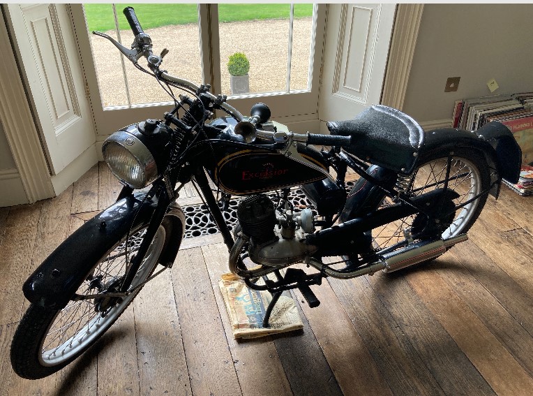 HallmarkMoving's tweet image. Not everyday you have to pack a motorbike that someone has in their dinning room.