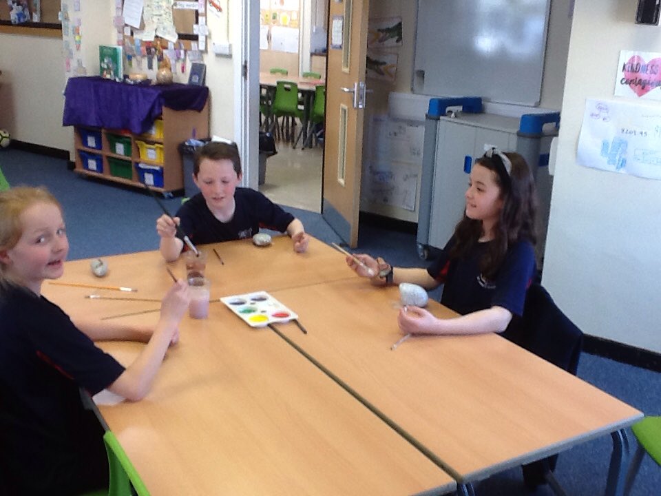Class10JR1's tweet photo. We loved painting our Lenten stones. @StAnnesOrmskirk @stannesptaorms1 #art #RE #Easter https://t.co/DuGbTOKTuN