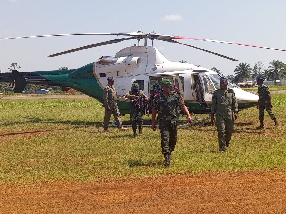 Arrivé ce jeudi 24 mars à BENI du ProGouv du Nord-Kivu
Dans une mission Officielle,LtGen NDIMA Constant, rentre dans son QG de Mabangu pour suivre de prêt l'évolution des opérations Mil encours.