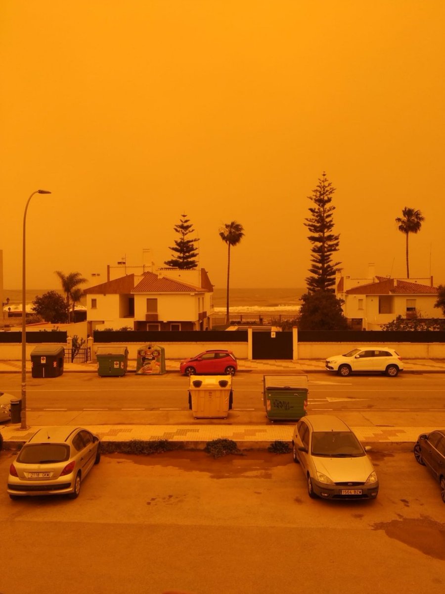 La calima en Málaga: 

Sin filtro / filtro salmón