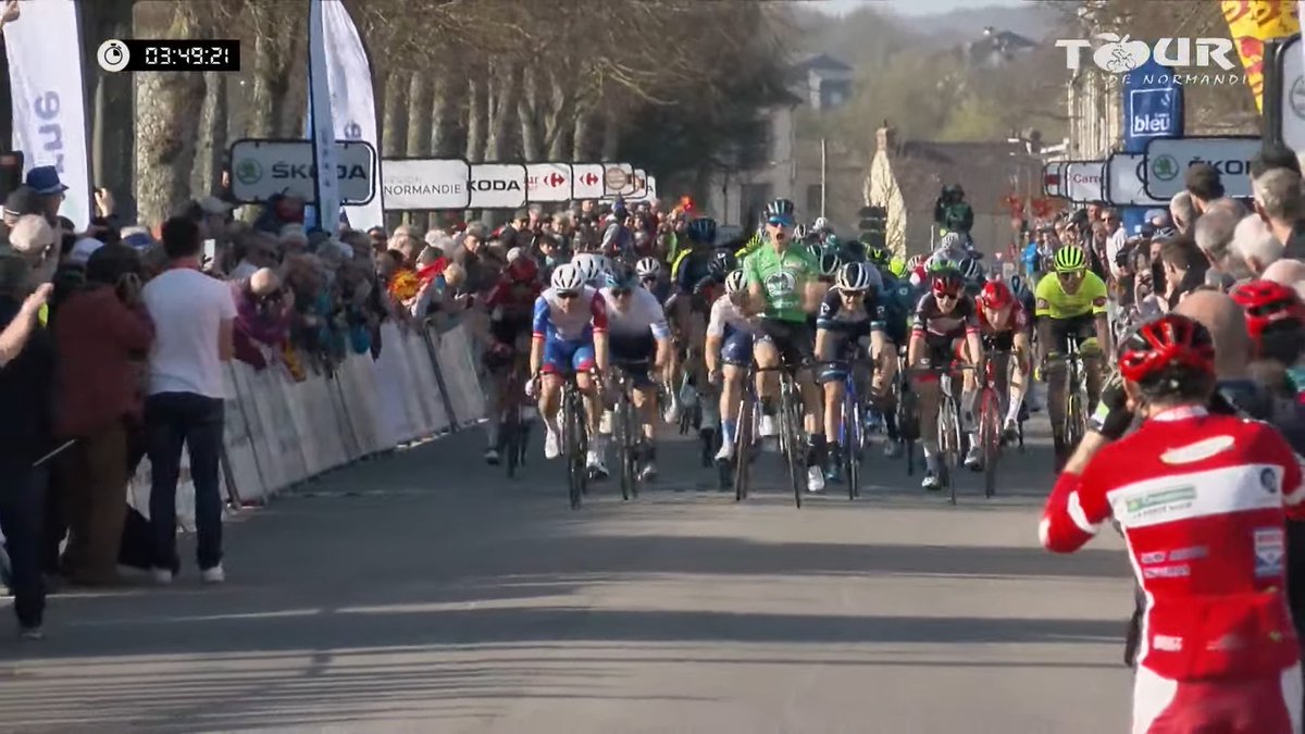 What a sprint!💥 @caspervanuden finishes off some brilliant teamwork, taking his second win of the week for the team! #KeepChallenging #TdN2022