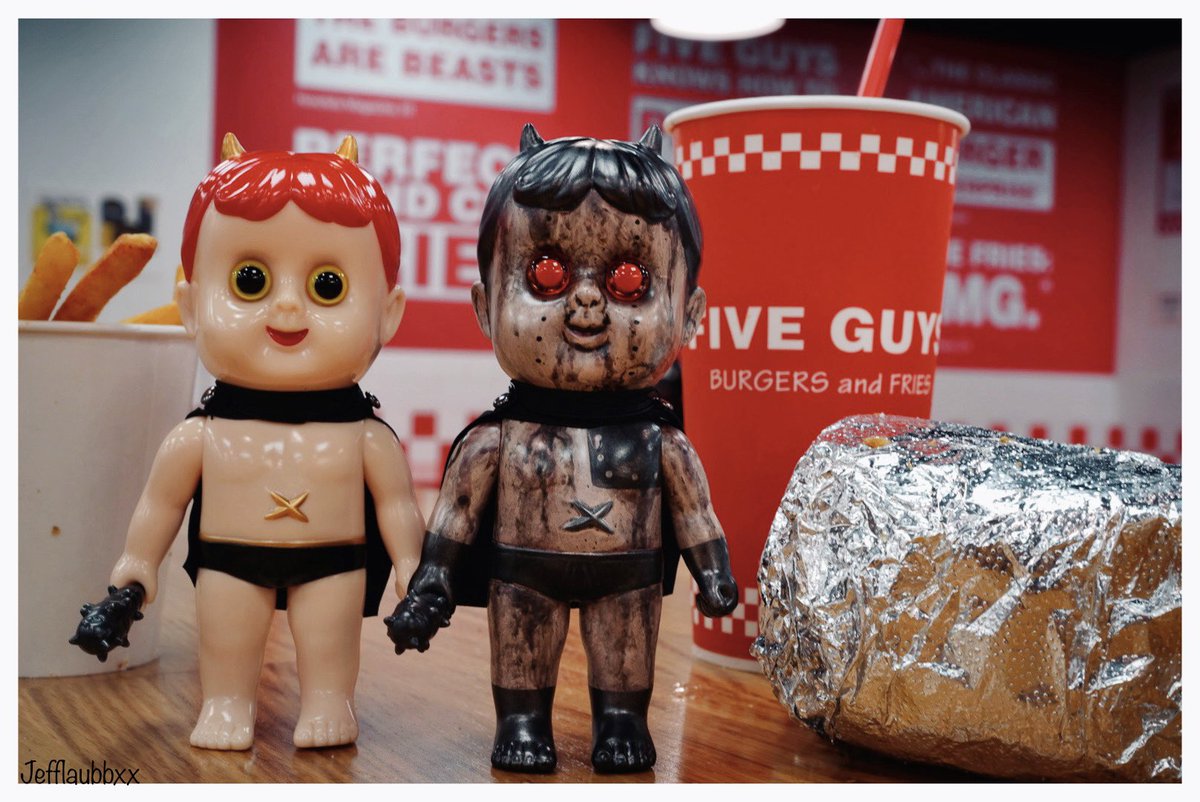 jefflauxxtoy's tweet photo. 今晚跟我一起吃漢堡🍔
@blackpearlsjp #blackpearlsjp #hapy #sofubi #fiveguy https://t.co/pjchahhKWJ