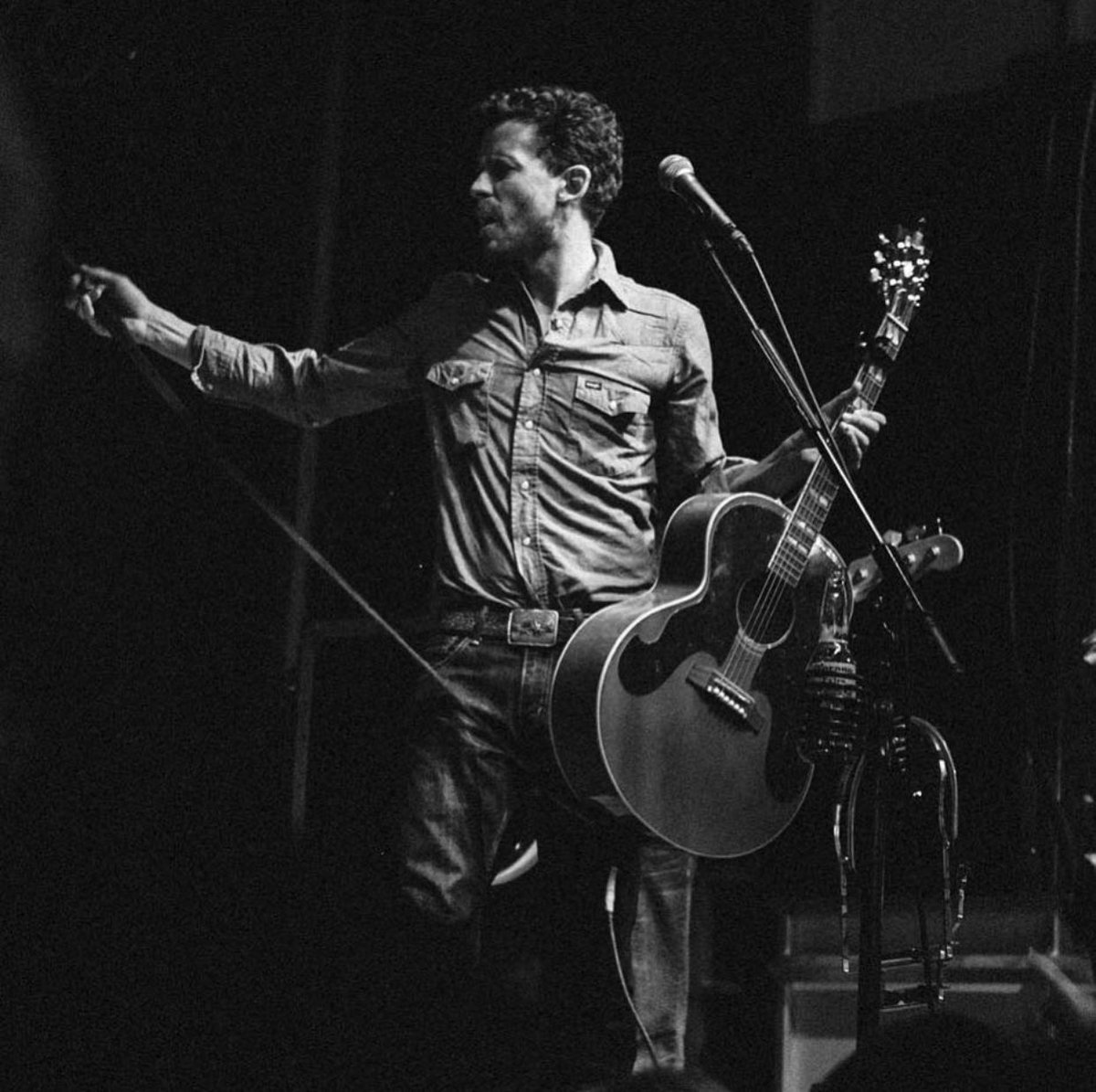 _NewSlang's tweet photo. 🎶Well, I'm thirty-eight years old now, I was born in '84 and I've been free as I can be and I won't ask for anymore.🎶

Happy Birthday to one of the best who has ever done it, Evan Felker of @TpTroubadours.🤝 https://t.co/t7DK4omDVs