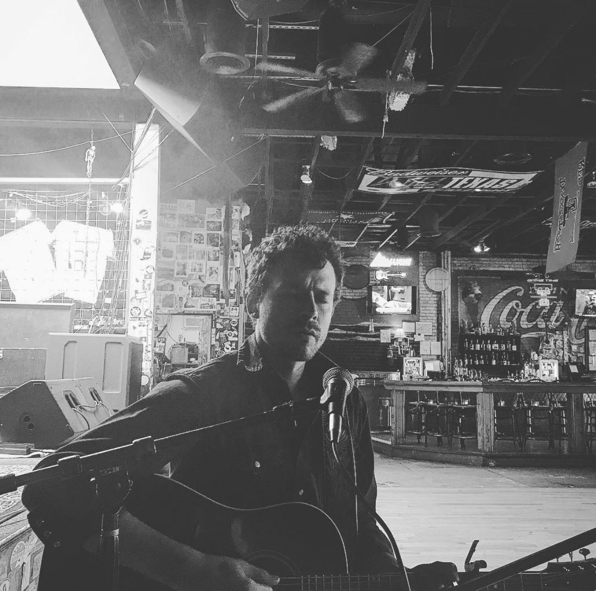 _NewSlang's tweet photo. 🎶Well, I'm thirty-eight years old now, I was born in '84 and I've been free as I can be and I won't ask for anymore.🎶

Happy Birthday to one of the best who has ever done it, Evan Felker of @TpTroubadours.🤝 https://t.co/t7DK4omDVs