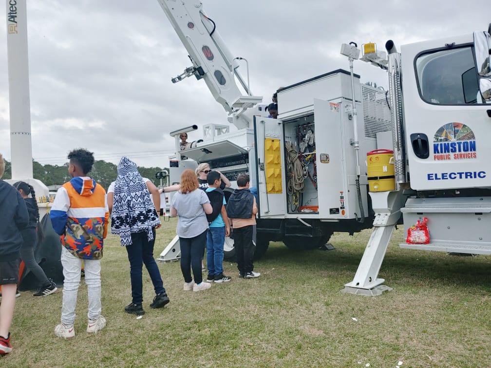 KinstonPublServ's tweet image. We had a great time yesterday meeting with the 4th &amp;amp; 5th graders of Lenoir County Public Schools at their Career on Wheels event! #NCPublicPower