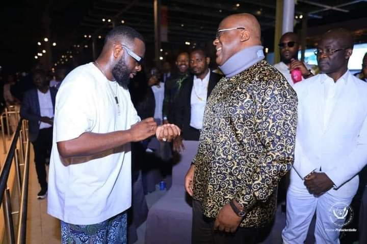 DadaDjaprat's tweet photo. Maître @GIMS viens d'offrir une montre sertie de diamants à @fatshi13 à Dubaï
C'est#LECONGOQUIGAGNE
Bravo👏👏👏👏 l'artiste https://t.co/A1IZ307LQl
