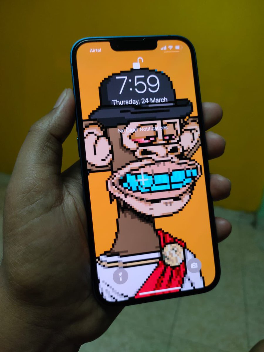 krypto_00's tweet photo. Web2 vs Web3 me …📲 @DegenApeClub  #ICP #Bitcoin #BoredApe #degenape #iPhone13 #BAYC https://t.co/can3hzQGZD