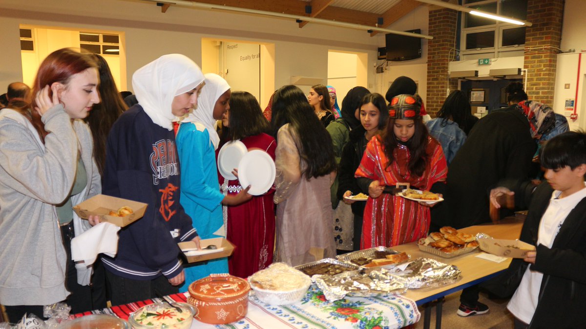 Copthall_School's tweet photo. A fantastic night! International Evening @Copthall_School was a huge success. Well done to everyone who participated 😀
#InternationalEvening #Barnet #CopthallSchool https://t.co/jKR4TY8hlm