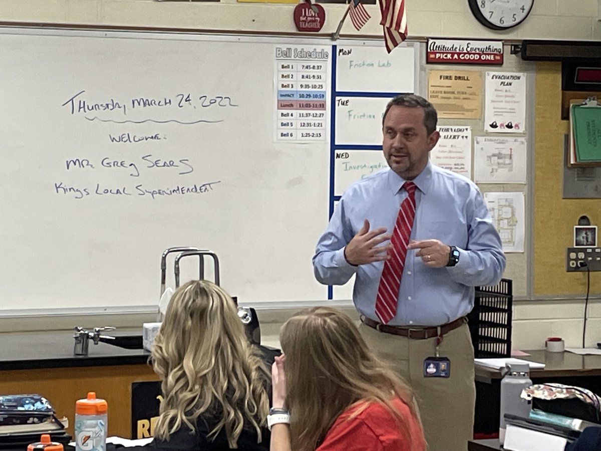 andy_olds's tweet photo. C &amp; L ⁦@KJHKnights⁩ ⁦@Kings_Schools⁩ featured 2 great spkrs ⁦@GregSearsEdu⁩ &amp; ⁦@EducationSpin⁩ ! When your school’s Supt. &amp; Assit.Supt. take time out of their schedules to talk Character &amp; Leadership, you realize just how critical what you’re teaching is! https://t.co/lduWRZhZ0m