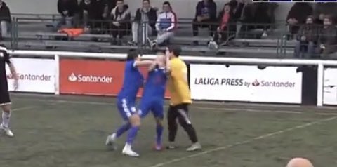 Que codazo de Darío…