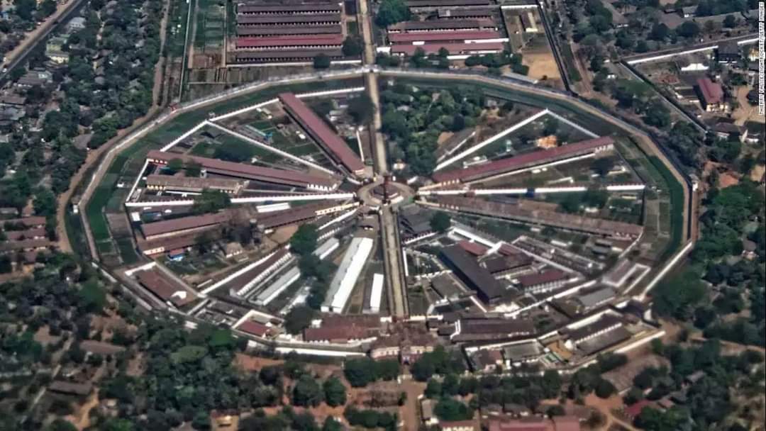 minn_robert's tweet photo. Junta now installed CCTV cameras inside women's dormitories in Insein Prison.

CCTV are installed in male dormitories since last month but In recent days, these have been installed in women's dormitories as well.

It's breaking political prisoners's privacy &amp; fundamental rights. https://t.co/oDfvF2gznL