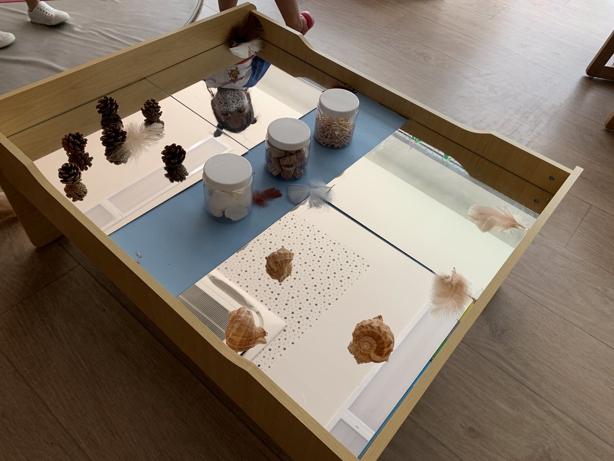 The children were fascinated with the natural loose parts on this mirrored table! Another one I just could not resist jumping in to! 

#EYMagic
#EarlyYears
#eyfstwitterpals
#EYFS 
#EYmatters
#EYtalking
#EYshare
#EYFSwow