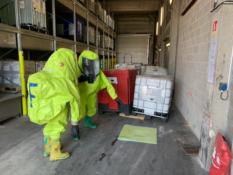 sdis67's tweet photo. [FORMATION] Dans le cadre de la formation risque chimique #RCH2, 12 #Pompiers67 ont participé à des mises en situation professionnelle hier à Molsheim et aujourd'hui à Hoerdt au sein de l'entreprise Alsace Lait. https://t.co/1wHr3fif0b