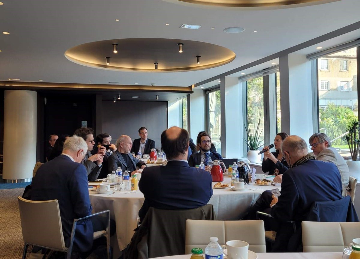 HabitatFFB's tweet photo. Rencontre Pôle @HabitatFFB Grand Paris avec Isabelle Rougier, directrice #DRIHL IDF à la @FFBGrandParis : construction de #logements neufs, coopération avec les collectivités locales, amélioration #habitat, objectifs #SRHH, aide aux maires bâtisseurs
@Prefet75_IDF @dihal_gouv https://t.co/FkNM0c2pYQ