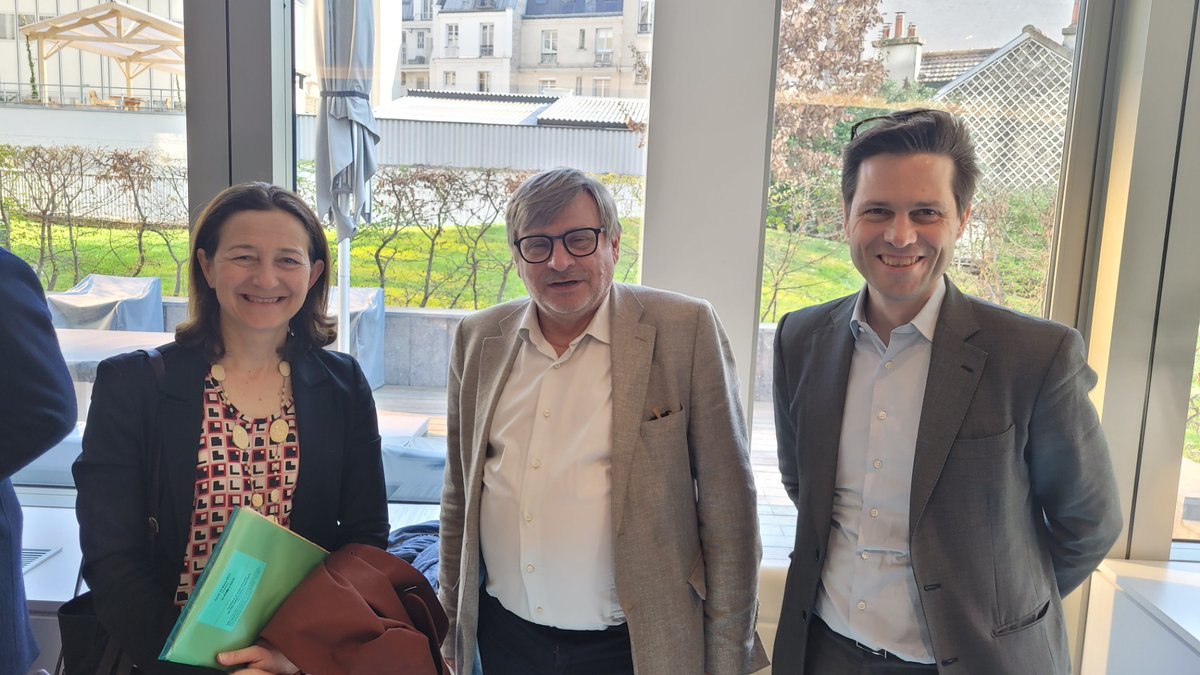HabitatFFB's tweet photo. Rencontre Pôle @HabitatFFB Grand Paris avec Isabelle Rougier, directrice #DRIHL IDF à la @FFBGrandParis : construction de #logements neufs, coopération avec les collectivités locales, amélioration #habitat, objectifs #SRHH, aide aux maires bâtisseurs
@Prefet75_IDF @dihal_gouv https://t.co/FkNM0c2pYQ