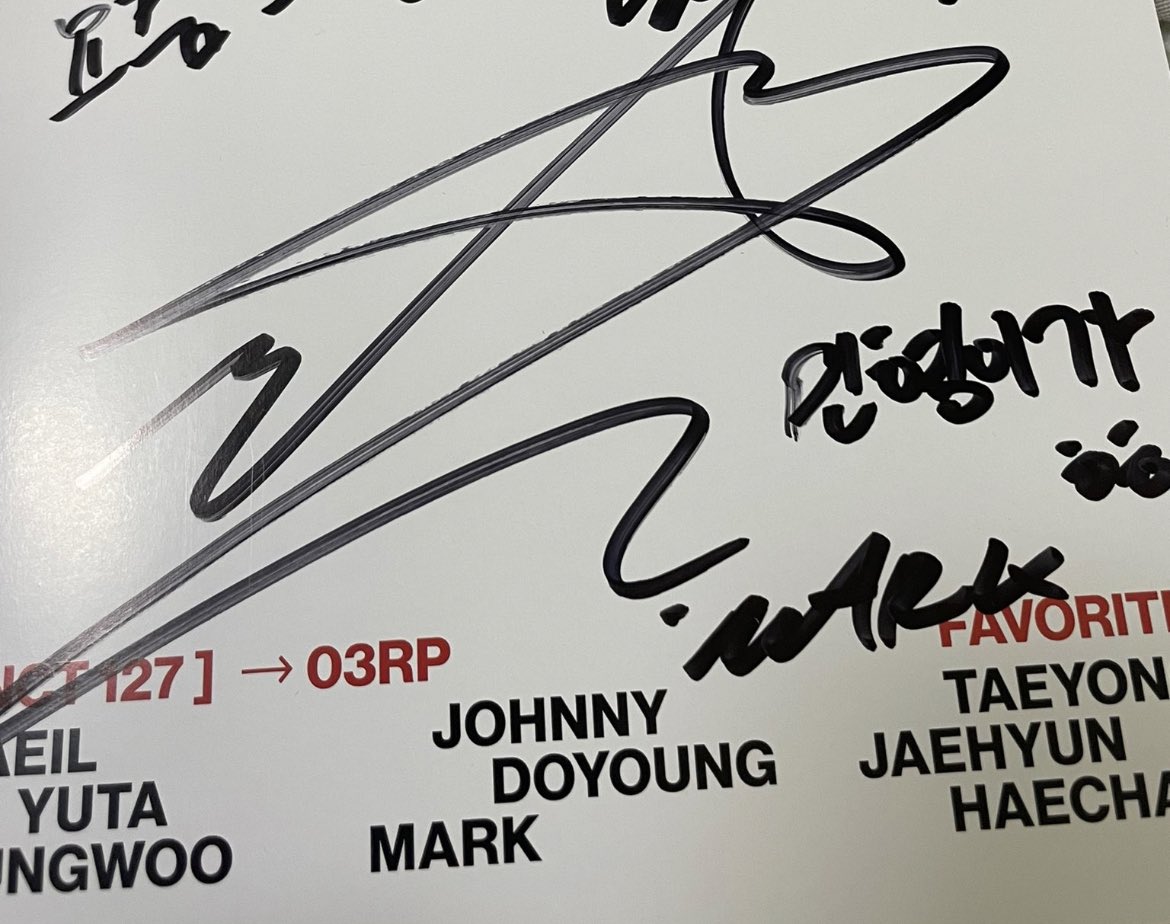 레존드 사랑스러운거 볼래여
민형이라고 써달라니까 민형이가 ㅎㅎ < 꺅 ㅜㅜ 완전 애교많은 개냥이세여