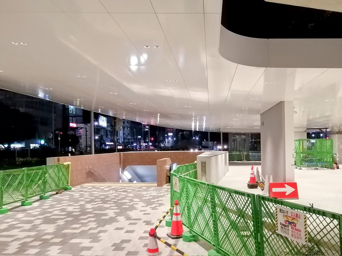 YforYes's tweet image. コンテポラリーズの最新作。乱雑さの中に佇む、おおらかな都市広場。こりゃ関内駅が変わる。