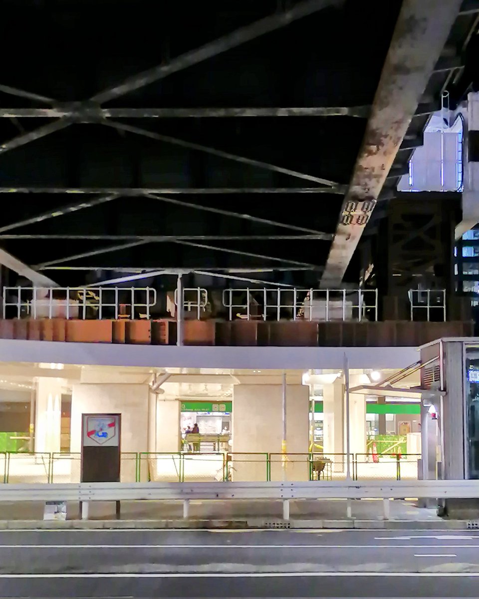 YforYes's tweet image. コンテポラリーズの最新作。乱雑さの中に佇む、おおらかな都市広場。こりゃ関内駅が変わる。