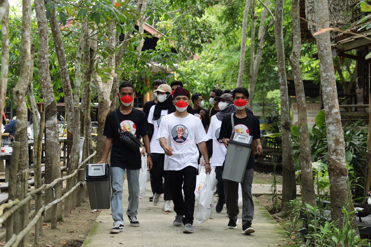 karsono00's tweet photo. Semangat kita semua dukung ayah ganjar
#ganjarmilenialcenter
@kumparan https://t.co/JNPceUYden