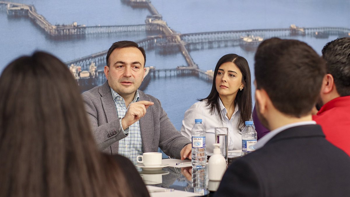 alumni_uk's tweet photo. 🇦🇿 12 Mart tarixində AUKAA Baku Harbour Talks proyektinin ilk tədbirini reallaşdırdı. Dəvətimizi qəbul edib ilk qonağımız kimi zəngin təcrübə və biliyini bizimlə bölüşən əziz @BAslanbayli-ə və müzakirədə iştirak edən üzvlərimizə dərin minnətdarlığımızı bildiririk. https://t.co/S7tjBplU7Z