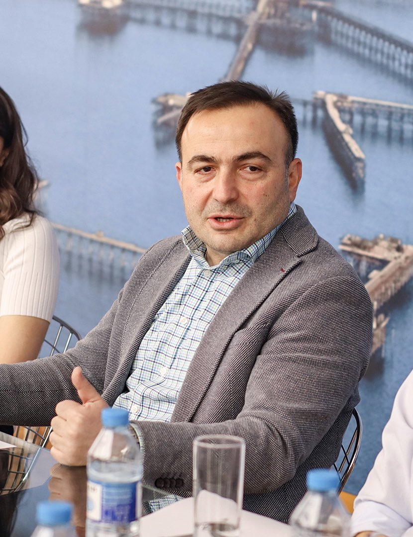 alumni_uk's tweet photo. 🇦🇿 12 Mart tarixində AUKAA Baku Harbour Talks proyektinin ilk tədbirini reallaşdırdı. Dəvətimizi qəbul edib ilk qonağımız kimi zəngin təcrübə və biliyini bizimlə bölüşən əziz @BAslanbayli-ə və müzakirədə iştirak edən üzvlərimizə dərin minnətdarlığımızı bildiririk. https://t.co/S7tjBplU7Z