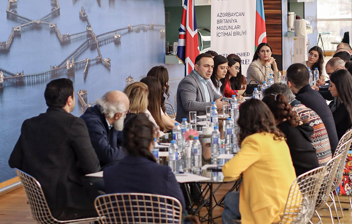 alumni_uk's tweet photo. 🇦🇿 12 Mart tarixində AUKAA Baku Harbour Talks proyektinin ilk tədbirini reallaşdırdı. Dəvətimizi qəbul edib ilk qonağımız kimi zəngin təcrübə və biliyini bizimlə bölüşən əziz @BAslanbayli-ə və müzakirədə iştirak edən üzvlərimizə dərin minnətdarlığımızı bildiririk. https://t.co/S7tjBplU7Z